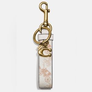 Loop bag charm with horse and carriage